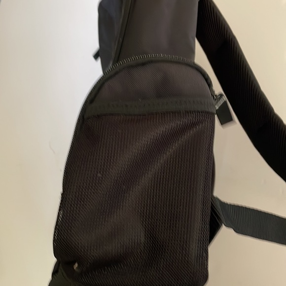 Targus black backpack 13.6 x 8.66 x 18.31 NEW with tags - Picture 4 of 13